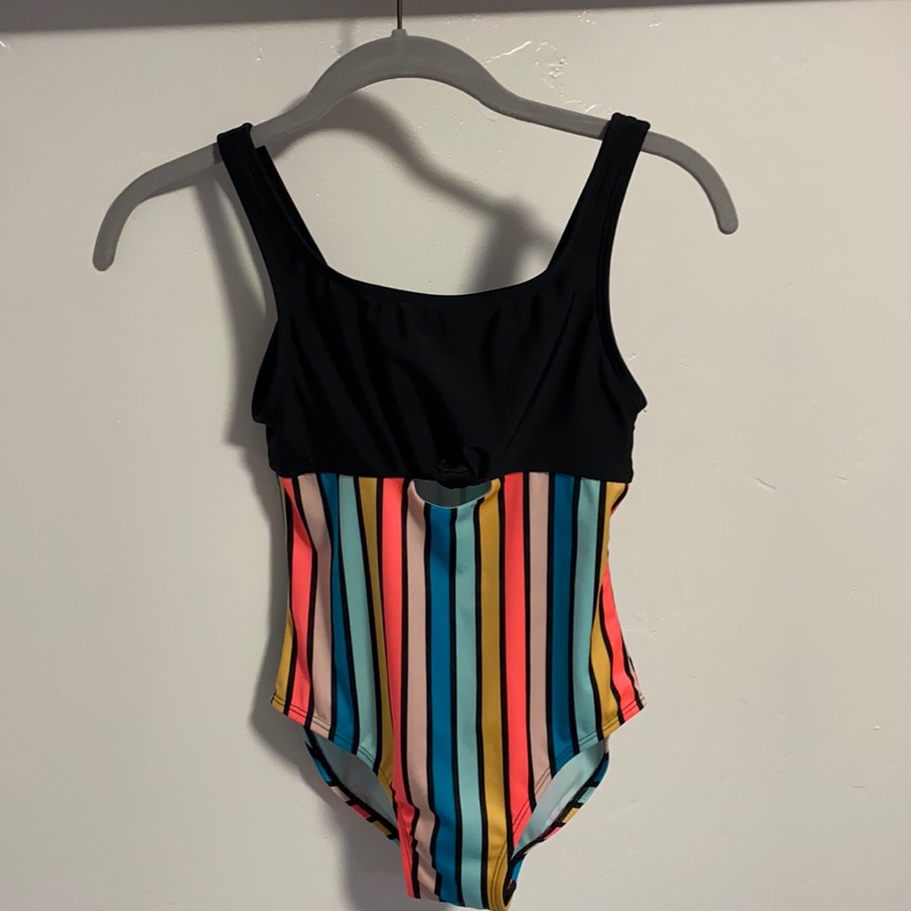 girls bathingsuit!